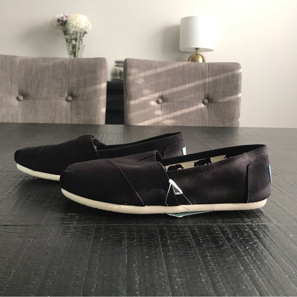 Womens Toms black canvas shoes